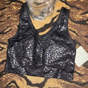 Beyond Yoga Back Flip Crop Tank Shiney  Black Leopard Animal Sports Bra Top Sz M